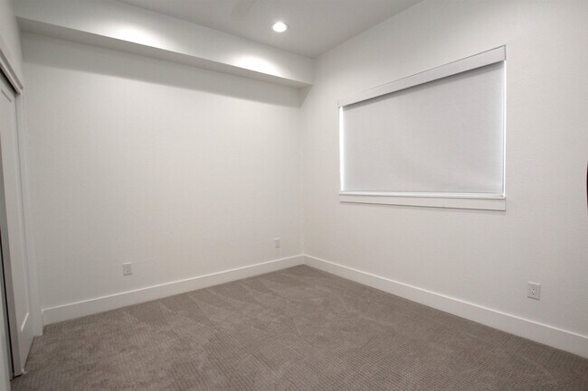 Building Photo - 203 Paschal St