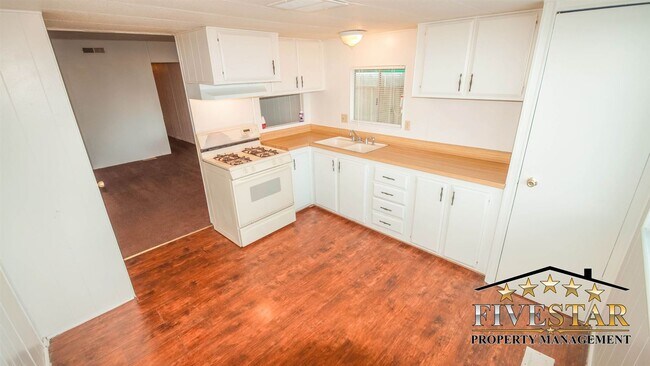 Building Photo - 3 br, 2 bath House - 6220 TIGERFLOWER DR.