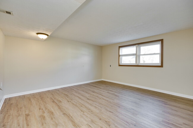 Building Photo - 3800 Corkwood Dr
