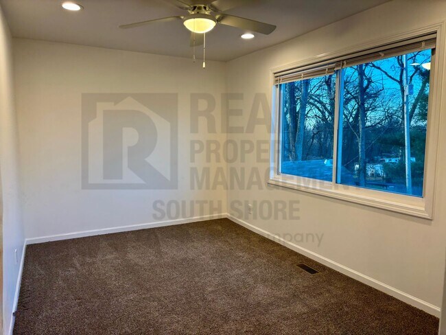 Building Photo - 2104 E 73rd Ave