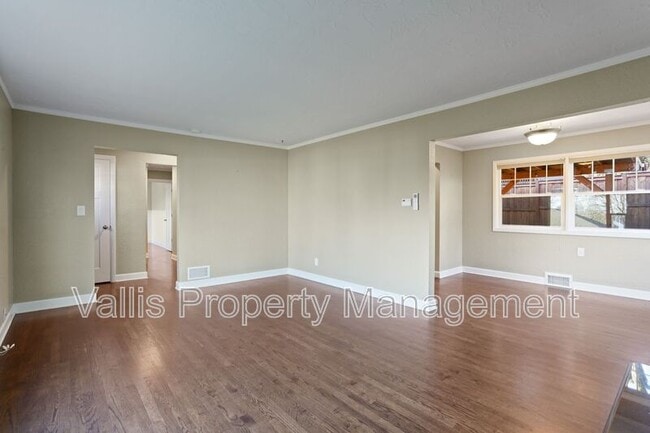 Building Photo - 1025 Terrace Dr NW