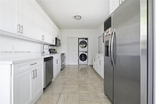 Building Photo - 10845 Peachtree Dr