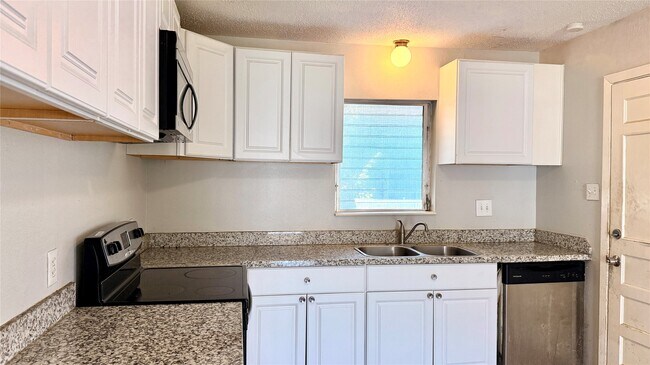 Building Photo - 10502 Ambursen St