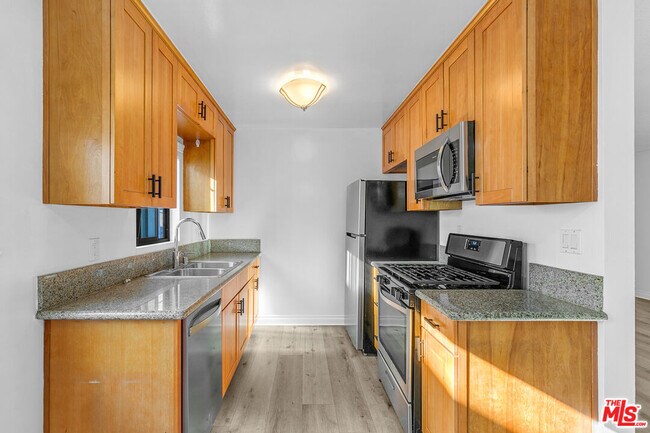Building Photo - 8933 Cadillac Ave