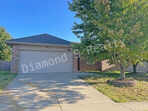 Building Photo - Updated 3 Bedroom Home in Reed/Hillcrest S...