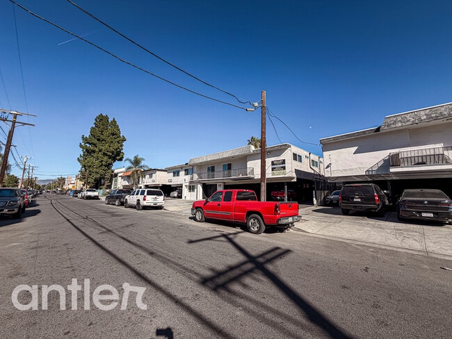 Building Photo - 9014 Orion Ave