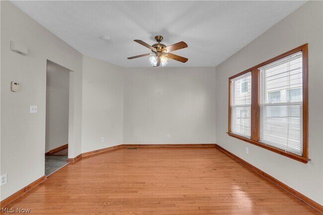 Building Photo - 1460 E 204th St