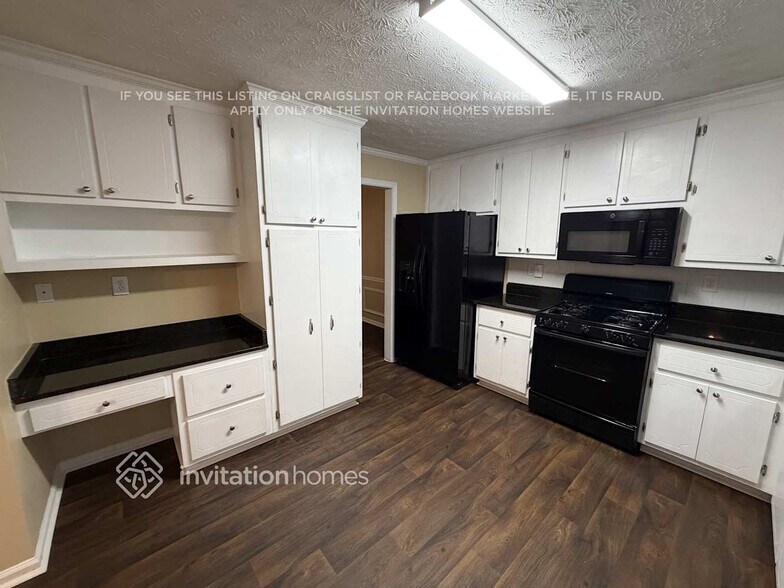 Building Photo - 4611 Pine Harbor Ct NE