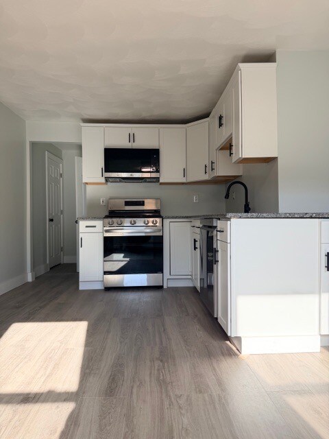 Building Photo - 133 Woodbury St