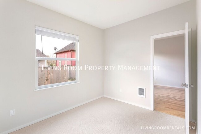 Building Photo - 6225 NE 14th Ave