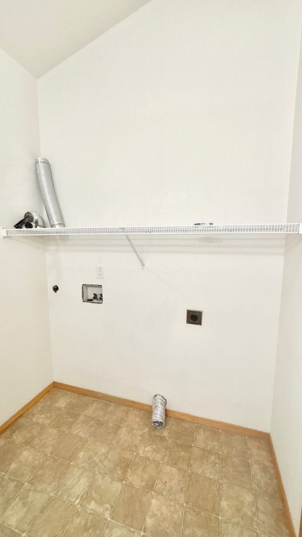 Building Photo - N0611