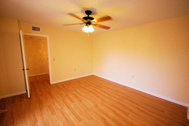 Building Photo - 582 Green Springs Pl