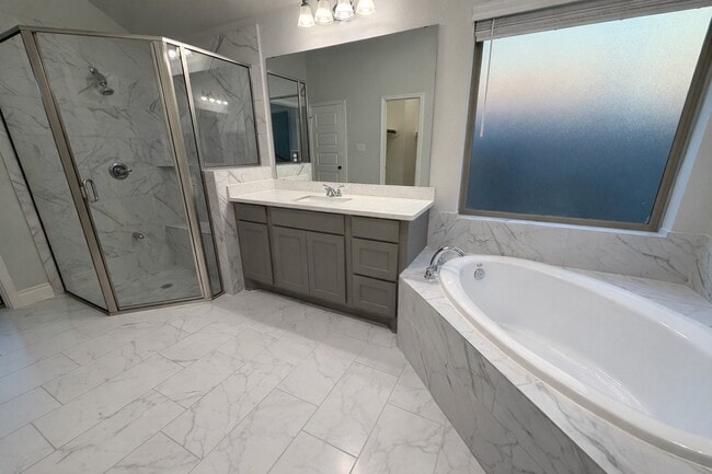 Building Photo - 12807 Spiegel St