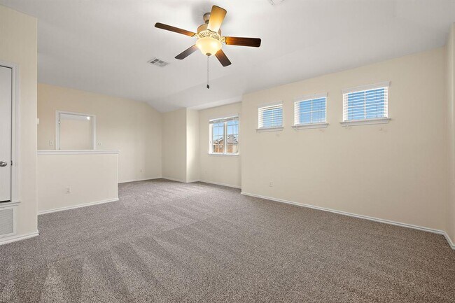 Building Photo - 713 Carillion Dr