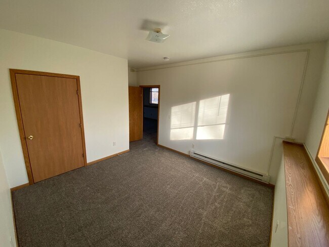 Building Photo - Large 2 Bedroom in Faribault