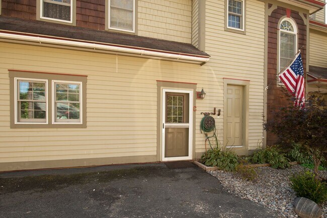 Building Photo - 1439 NY-9P