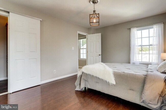 Building Photo - 2911 S Woodstock St