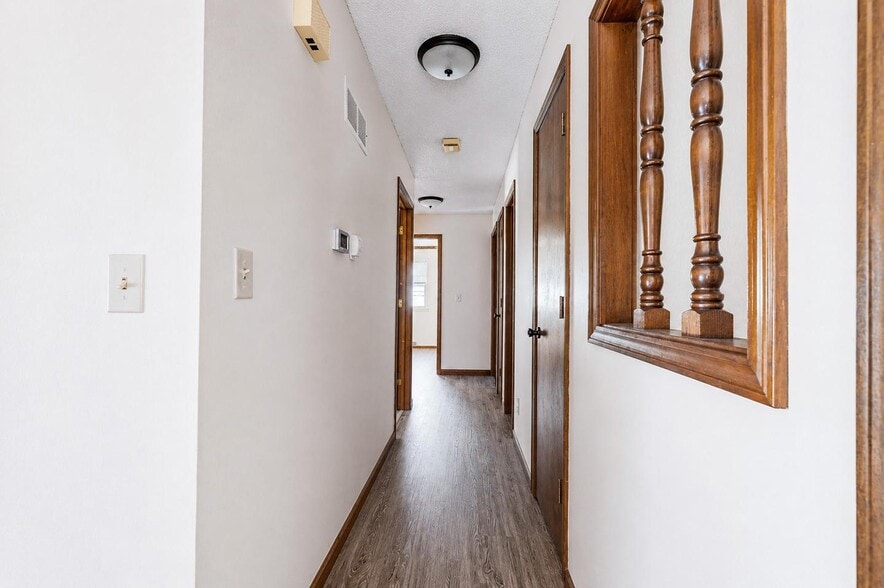Building Photo - Spacious Shawnee Home Near Mill Creek Streamway Park