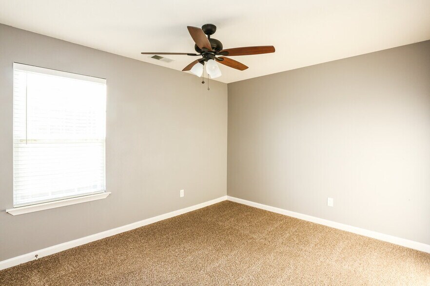 Building Photo - 9918 White Poplar Dr