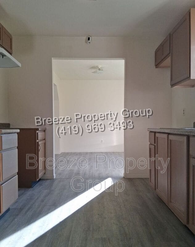 Building Photo - 197 W Chalmers Ave