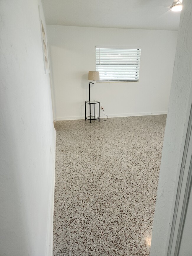 Building Photo - 1005 N Bracewell Dr