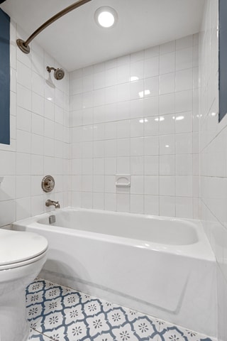 Building Photo - 817 Wellington Ave