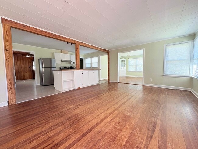 Building Photo - 3022 Livingston Rd