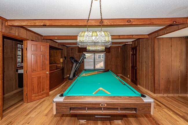 Building Photo - 4 Bedroom 2.5 Bath House in Montclair - We...