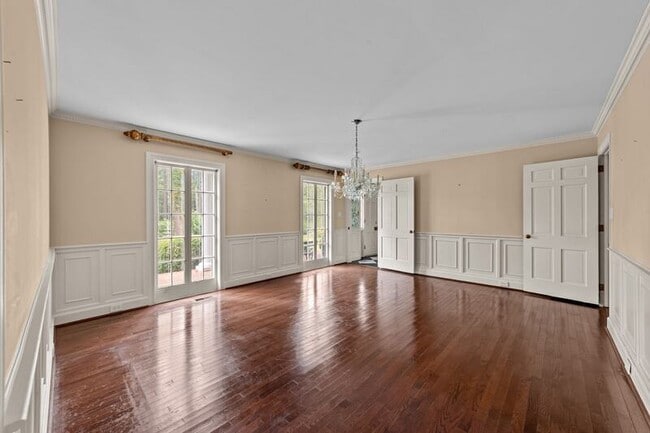 Building Photo - 221 Magnolia Ln