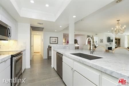 Building Photo - 2 br, 3 bath House - 851 N Kings Rd Apt 101