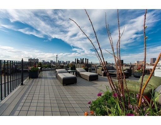 Building Photo - 755 Boylston St