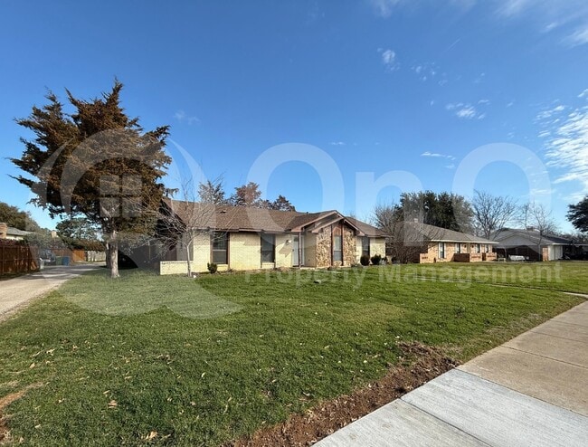 Primary Photo - 69 Lakewood Dr