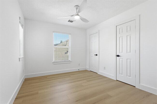 Building Photo - 1135 Eden Park Ln