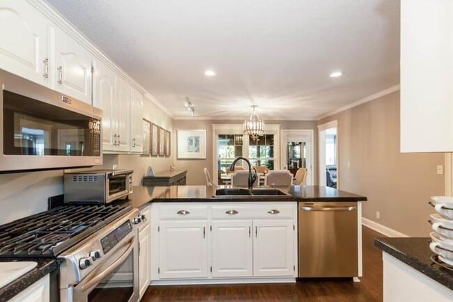 Building Photo - 15126 Glenwood