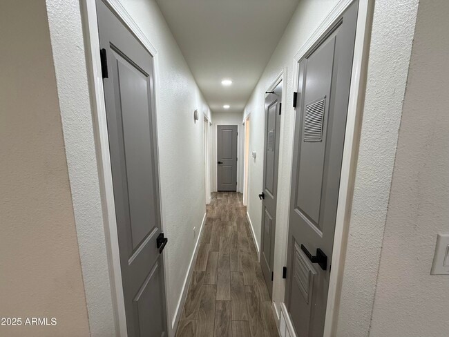 Building Photo - 301 N Apache Dr