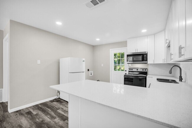 Building Photo - 125 Vandenburg Dr