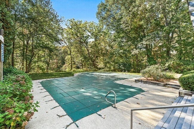 Building Photo - 2 Phillips Pond Rd