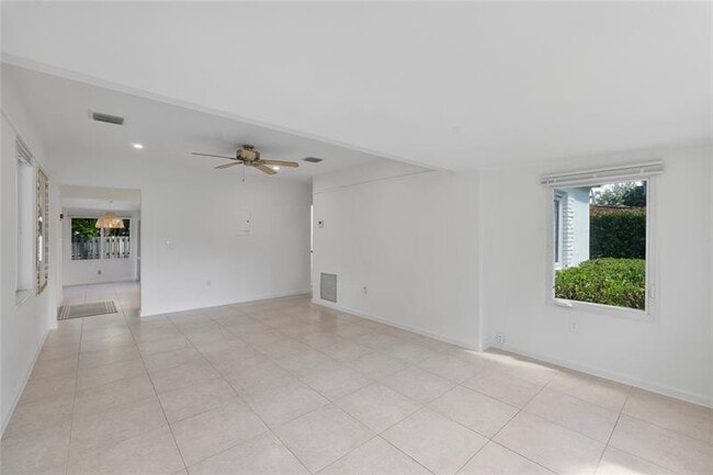 Building Photo - 931 SW 21st Ct