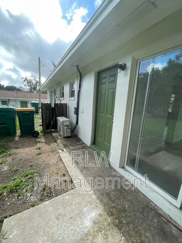 Building Photo - 117 Cherry Ave