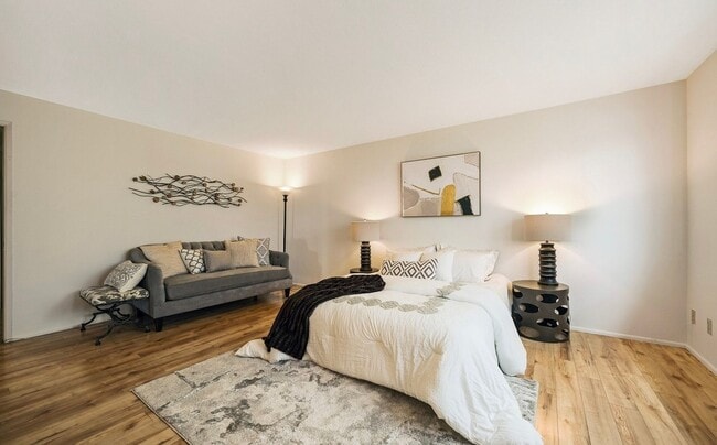 Building Photo - Boutique Condo with Stunning Views of Elliot Bay!