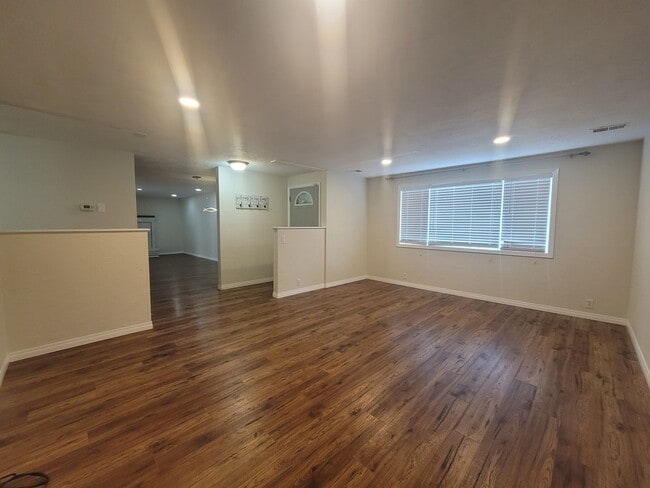 Primary Photo - Charming 3 bedroom 2 bath.