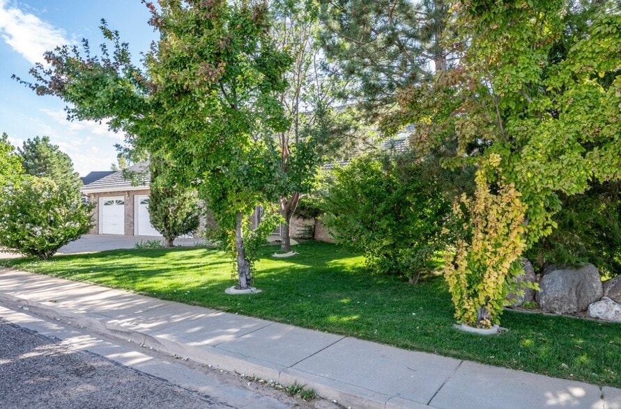 Building Photo - 298 S Staci Ct