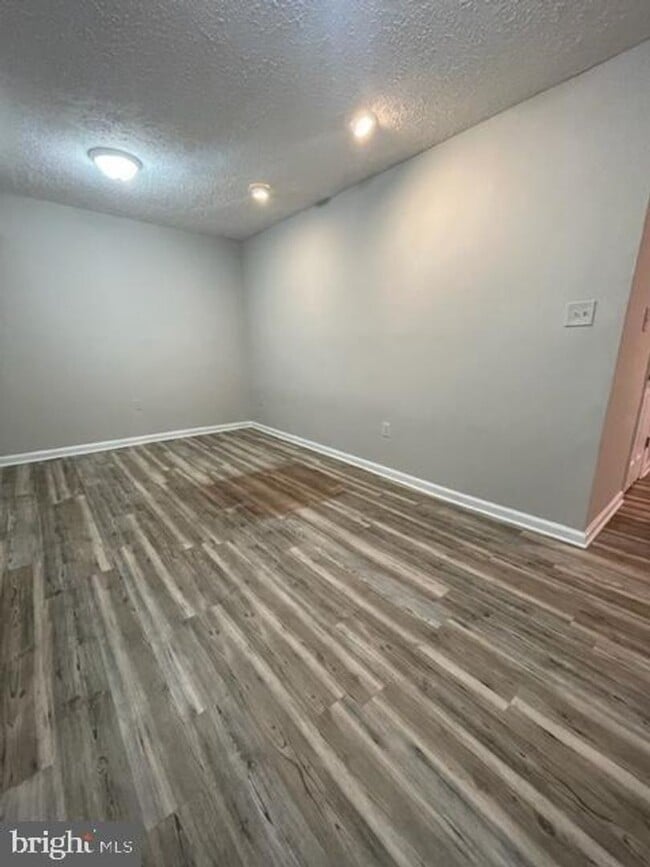 Building Photo - SPACIOUS TOWNHOUSE IN GAITHERSBURG