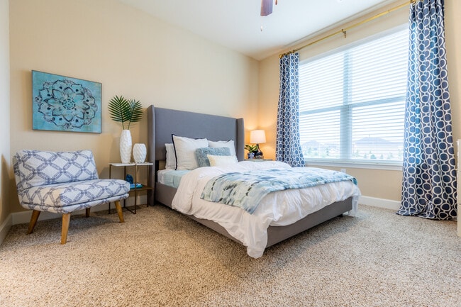 Building Photo - The Residences at Bluhawk Apartment Homes