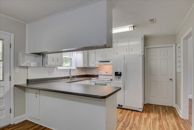 Building Photo - 608 Cedarwood Ct