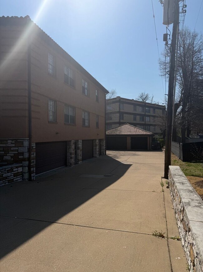 Building Photo - 89 Willmore Rd