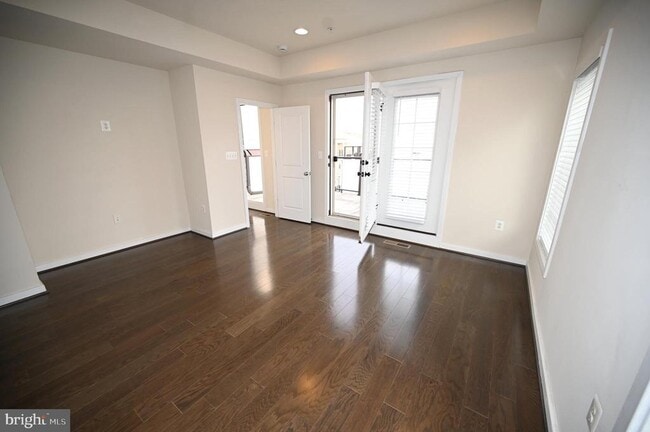 Building Photo - 2413 Glenallan Ave