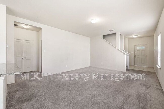 Building Photo - 205 Tallow Trl