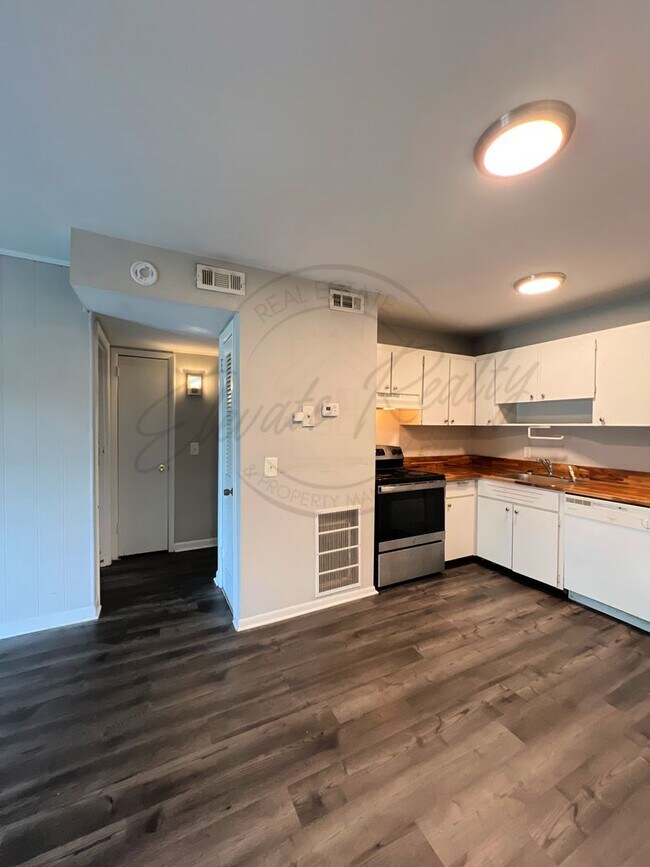 Building Photo - One Bedroom Condo, FIRST FLOOR, Assigned P...
