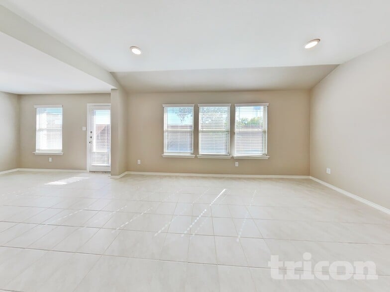 Building Photo - 1709 Princeton Ave